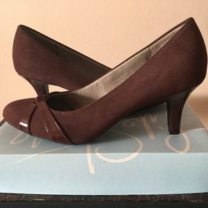 Life Stride Womens  Pumps- Suede Patent Leather